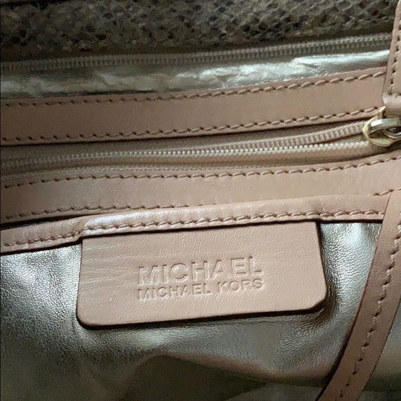 Michael KORS purse snake skin feel - Picture 5 of 12